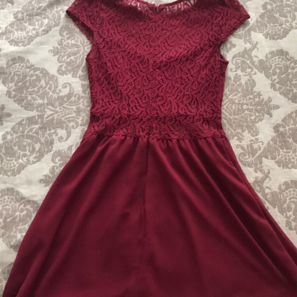 Maroon Lace Socialite Dress - Picture 3 of 4